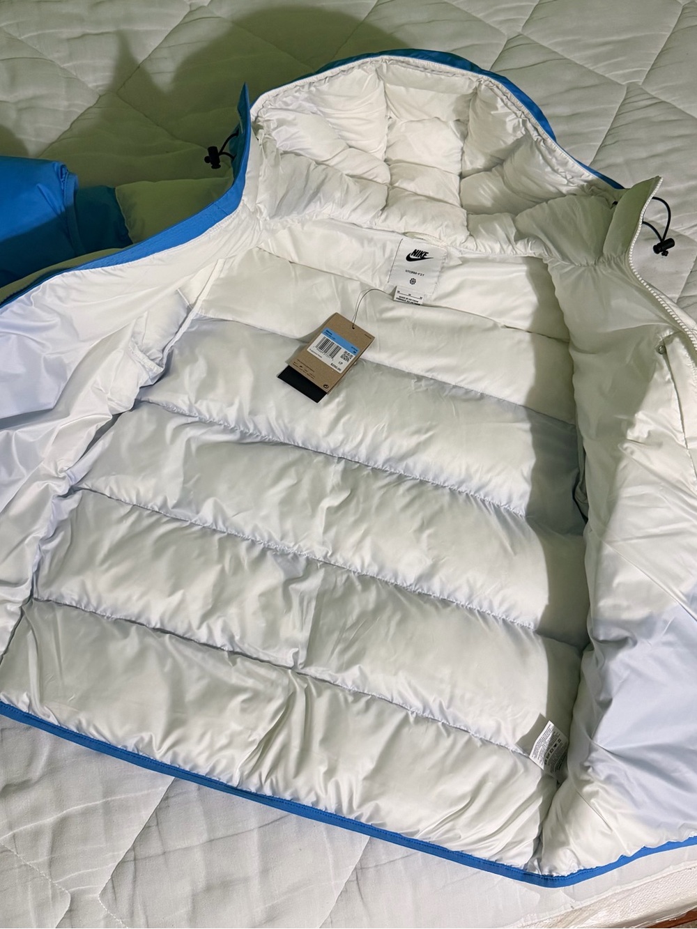 Nike Puffer Jacket - Picture 4 of 6